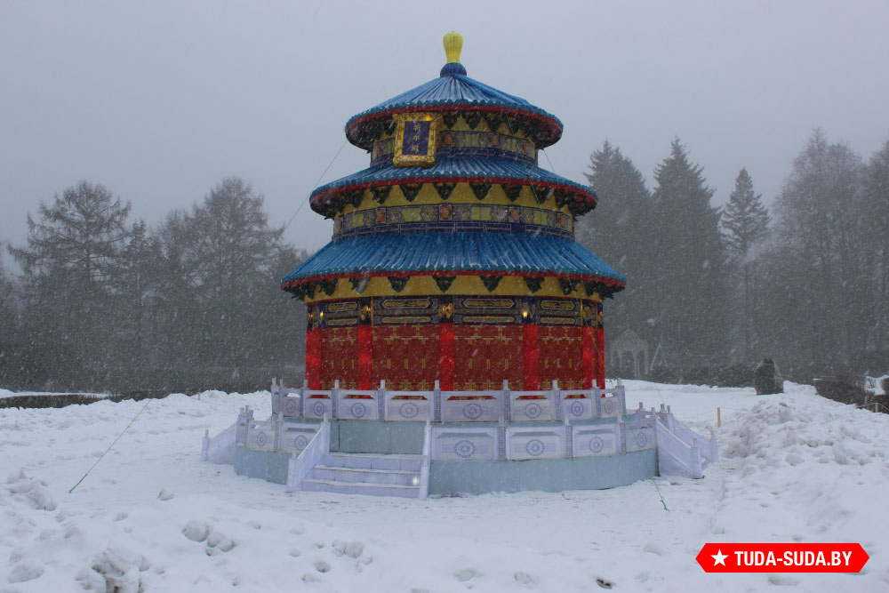 festival-gigantskikh-kitayskikh-fonarey-v-botanicheskom-sadu