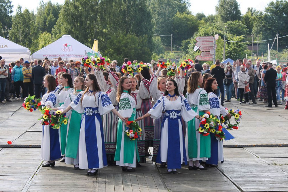 Александрия собирает друзей